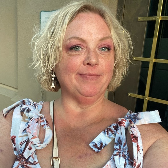 Posh Ambassador The Paula Dean Of Posh! Jennifer 🐶 - Picture 6 of 8